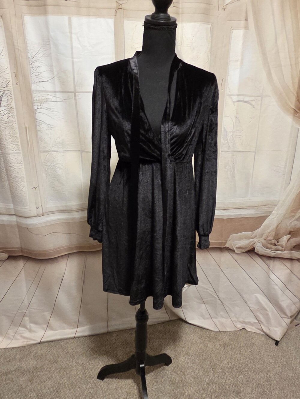 Kohl's Black Velvet Long-Sleeve V-Neck Dress